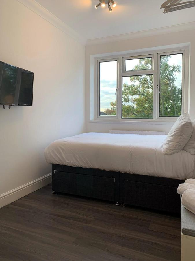 Luxury Suites Near Wembley Stadium, Wembley Arena, London Designer Outlet Bagian luar foto